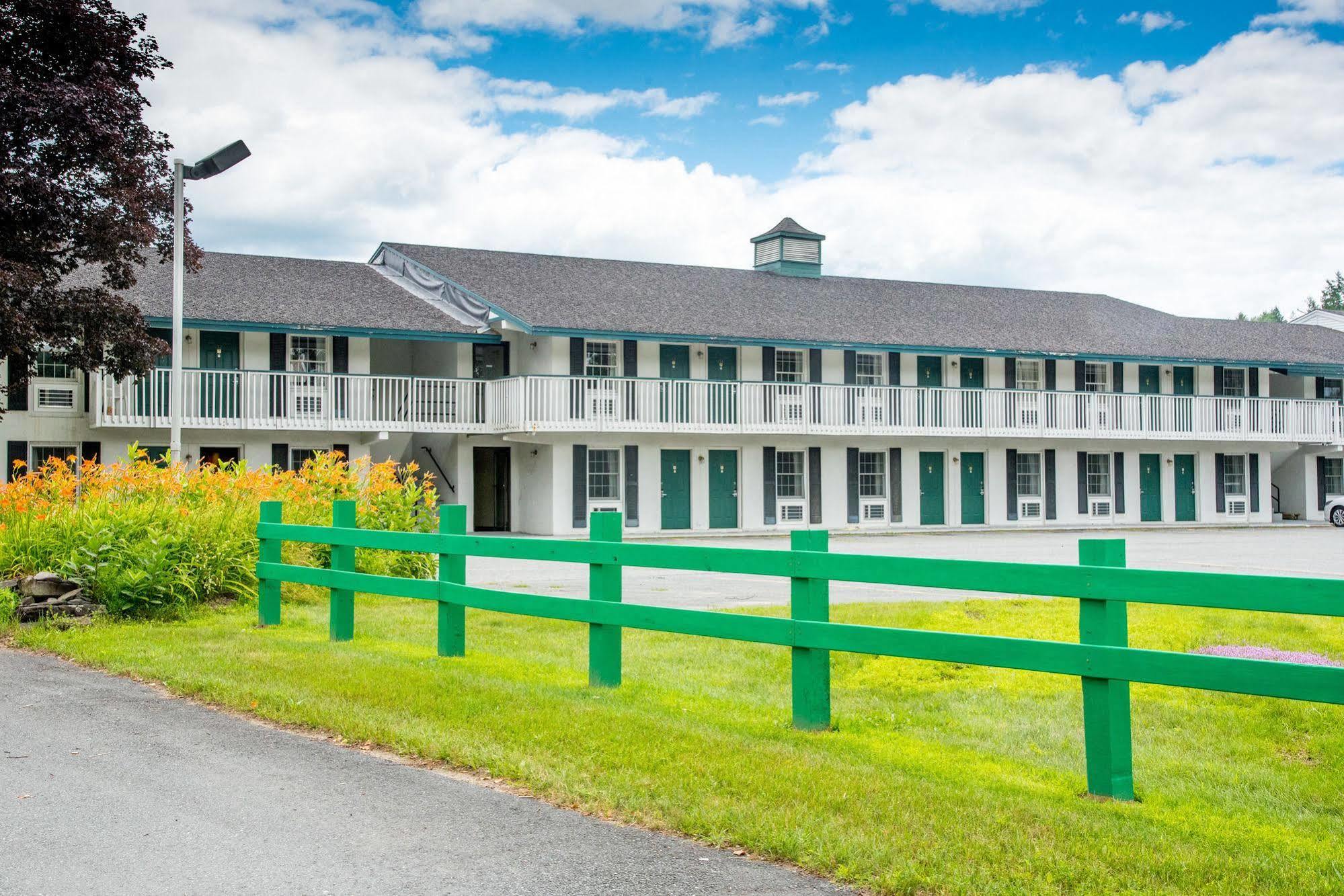 Colonnade Inn Lyndonville Eksteriør billede
